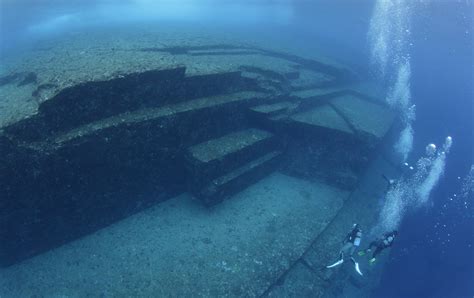 yonaguni ruins|Yonaguni Underwater Ruins .